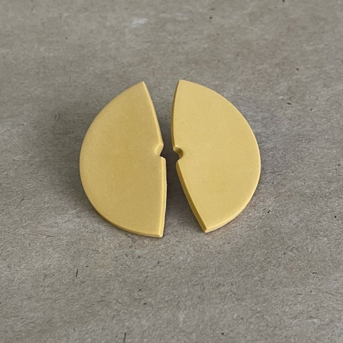 GORA OCHRE3